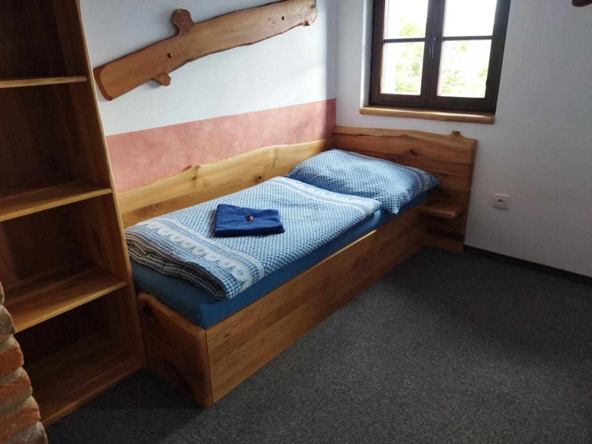 Vinny Sklep A Penzion U Vinohradu Velke Bilovice Bagian luar foto